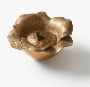 ©Elsbeth Pluimers - Floating Flower Maja - Bronze - 21 x 20 x 12 cm - 2011